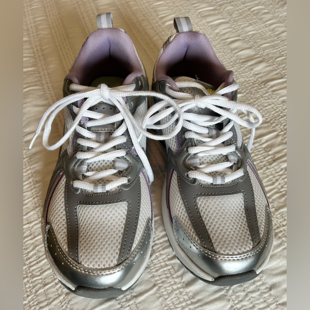 NWOT Avia Women's Sneakers with Leather Upper size 8W